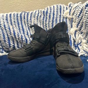 Black Nike Lebron Soldiers, are fantastic basketball shoes and super stylish.